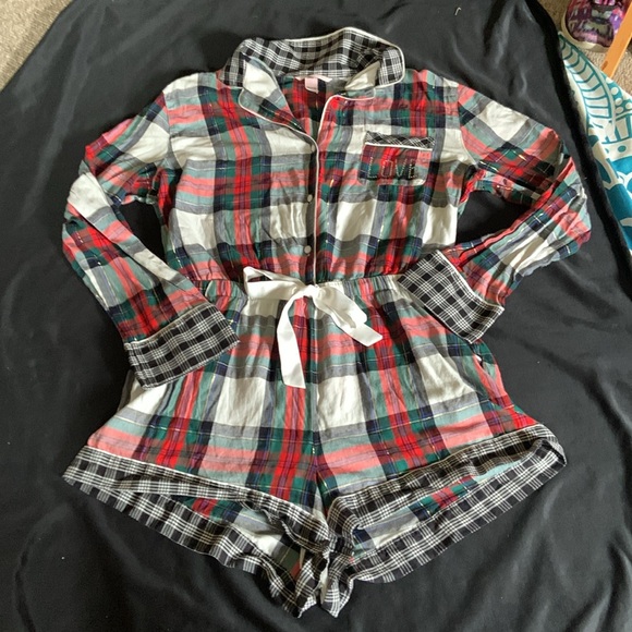 Victoria’s Secret plaid flannel romper size large. 3/4 sleeve super cute comfy. - Picture 8 of 14